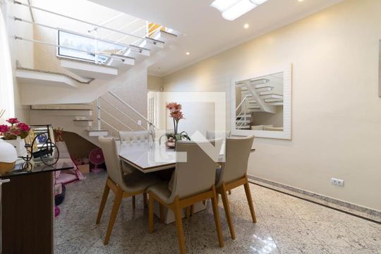 Sala de casa à venda com 4 quartos, 156m² em Vila Moinho Velho, São Paulo