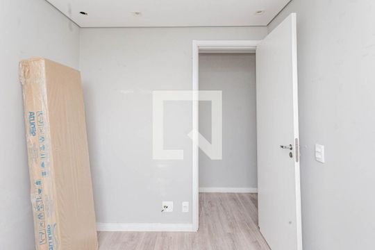 Quarto 1 de apartamento para alugar com 2 quartos, 40m² em Parque Bristol, São Paulo