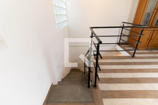 Escada de casa à venda com 5 quartos, 150m² em Vila Brasilio Machado, São Paulo