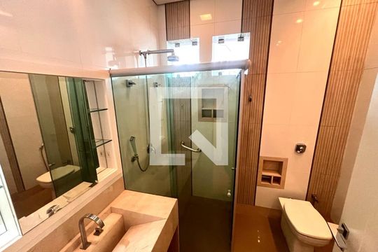 Banheiro da Suíte 1 de casa para alugar com 5 quartos, 1600m² em Jardim Karaíba, Uberlândia