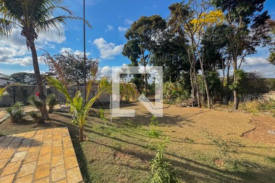 Área externa de casa à venda com 3 quartos, 120m² em Garças, Belo Horizonte