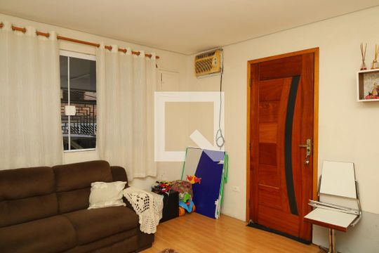 Sala de casa à venda com 3 quartos, 200m² em Vila Carmosina, São Paulo