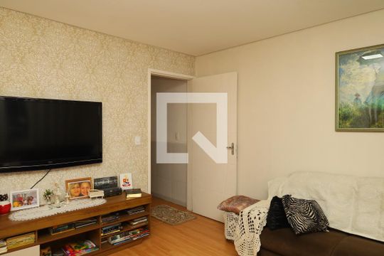 Sala de casa à venda com 3 quartos, 200m² em Vila Carmosina, São Paulo