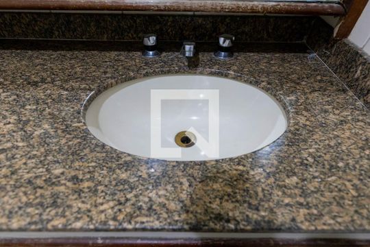 Banheiro de kitnet/studio para alugar com 1 quarto, 35m² em Campos Elíseos, São Paulo