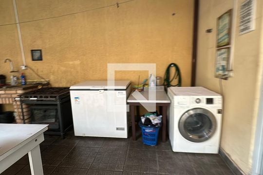 Área de Serviço de casa à venda com 5 quartos, 238m² em Vila Pindorama, Barueri