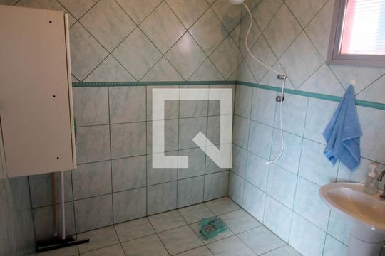 Banheiro da Suíte de casa para alugar com 2 quartos, 350m² em Vila Barcelona, Sorocaba