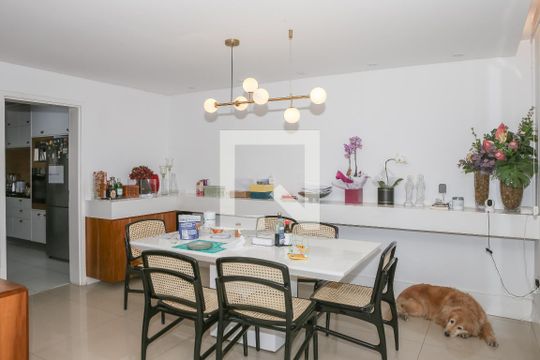Sala de apartamento à venda com 4 quartos, 241m² em Água Branca, São Paulo