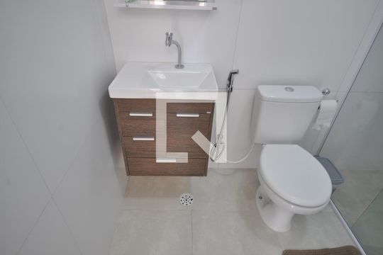 Banheiro de apartamento à venda com 1 quarto, 52m² em Vila Mazzei, São Paulo