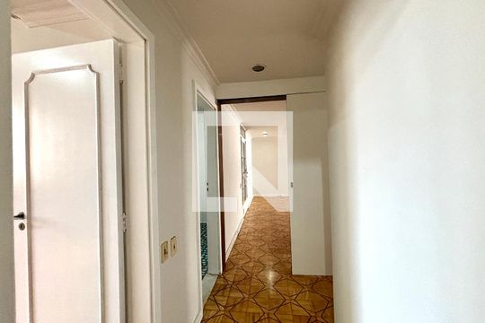 Corredores de apartamento à venda com 3 quartos, 164m² em Copacabana, Rio de Janeiro