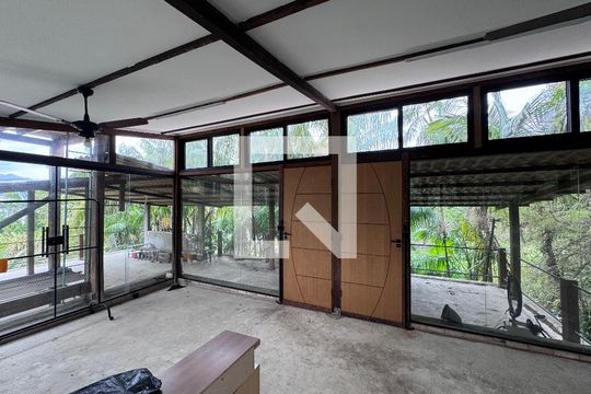 Quarto de casa à venda com 5 quartos, 320m² em Vargem Grande, Rio de Janeiro
