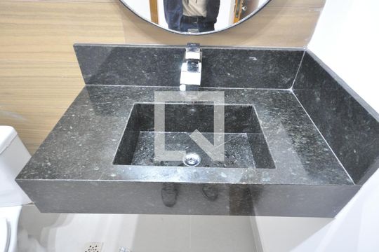 Lavabo  de casa à venda com 3 quartos, 180m² em Parque Rodrigues Alves, São Paulo