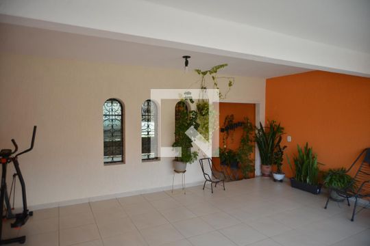 Garagem de casa à venda com 5 quartos, 217m² em Vila Camilópolis, Santo André