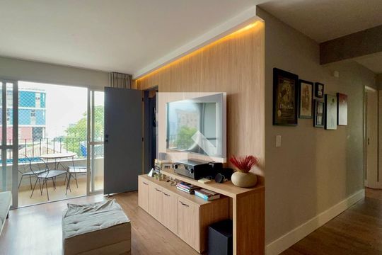 Sala de TV de apartamento à venda com 3 quartos, 117m² em Vila Madalena, São Paulo