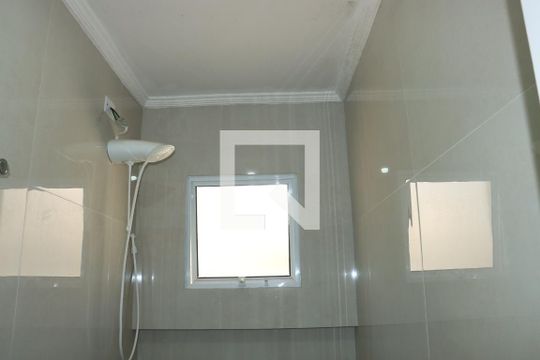 Banheiro de casa de condomínio para alugar com 2 quartos, 52m² em Chácara Ondas Verdes, Cotia