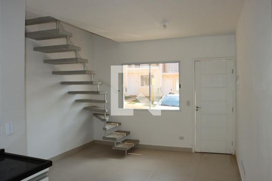 Sala de casa de condomínio para alugar com 2 quartos, 52m² em Chácara Ondas Verdes, Cotia