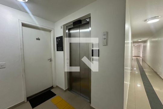 Hall de entrada de apartamento para alugar com 2 quartos, 53m² em Jardim Belval, Barueri