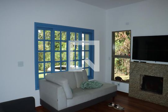 Sala de casa de condomínio para alugar com 5 quartos, 300m² em Jardim Colibri, Cotia