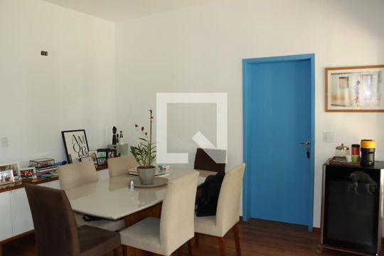 Sala de casa de condomínio para alugar com 5 quartos, 300m² em Jardim Colibri, Cotia