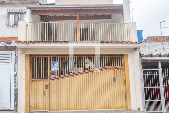 Fachada de casa à venda com 4 quartos, 225m² em Piraporinha, Diadema
