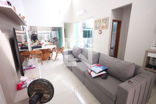 Sala de casa à venda com 3 quartos, 138m² em Jardim Atlantico, Goiânia