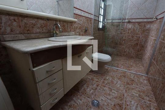 Banheiro da Suíte de casa à venda com 3 quartos, 195m² em Parque Santa Madalena, São Paulo