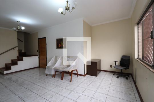 Sala de casa à venda com 3 quartos, 195m² em Parque Santa Madalena, São Paulo