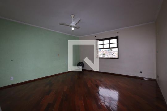 Suíte de casa à venda com 3 quartos, 195m² em Parque Santa Madalena, São Paulo