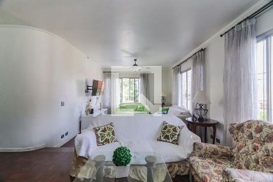Sala de casa para alugar com 5 quartos, 299m² em Cidade São Francisco, São Paulo