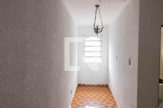Corredor de casa para alugar com 2 quartos, 180m² em Parque Novo Mundo, São Paulo