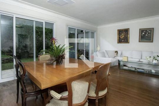 Casa à venda com 3 quartos, 279m² em Real Parque, São Paulo