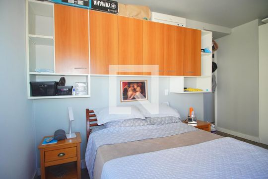 Suíte 1 de apartamento para alugar com 2 quartos, 80m² em Rio Branco, Porto Alegre