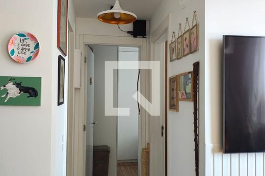 Corredor de apartamento à venda com 2 quartos, 43m² em Jardim Monte Alegre, Taboão da Serra
