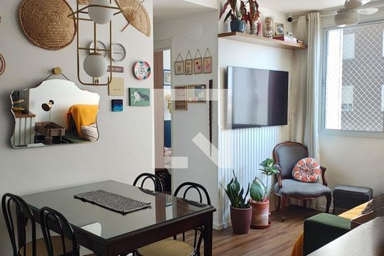 Sala de apartamento à venda com 2 quartos, 43m² em Jardim Monte Alegre, Taboão da Serra