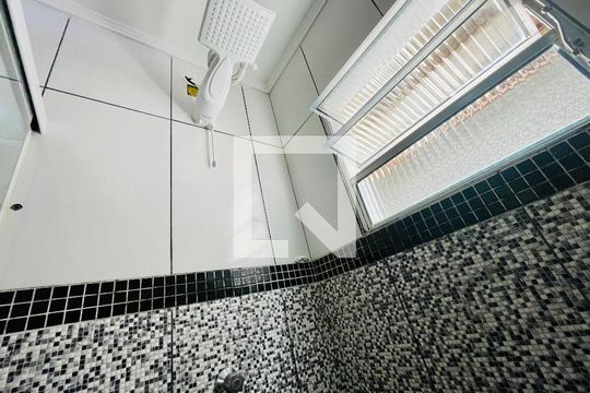 Banheiro de casa de condomínio para alugar com 2 quartos, 150m² em Jardim Guilhermino, Guarulhos