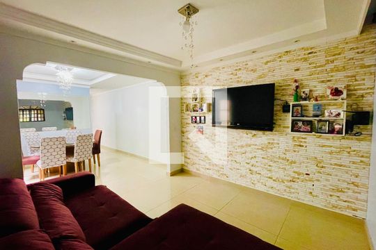 Sala de casa de condomínio para alugar com 2 quartos, 150m² em Jardim Guilhermino, Guarulhos