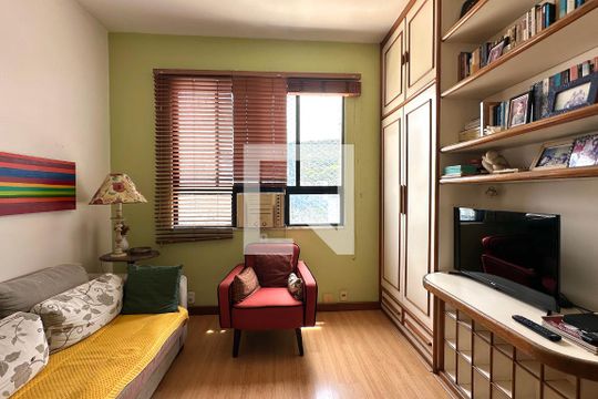 Quarto 1 de apartamento à venda com 4 quartos, 300m² em Laranjeiras, Rio de Janeiro