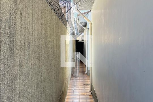 Corredor - Quintal de casa à venda com 3 quartos, 200m² em Jardim, Santo André
