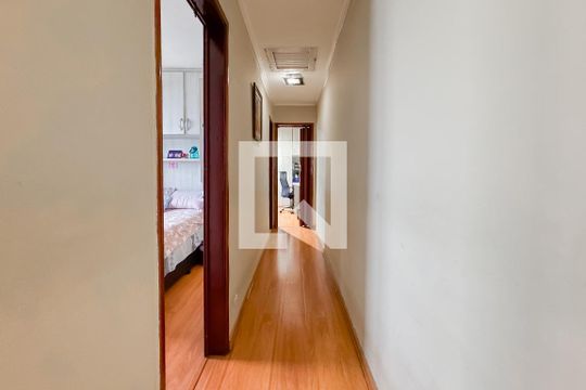 Corredor - Piso Superior de casa à venda com 4 quartos, 200m² em Vila Monumento, São Paulo