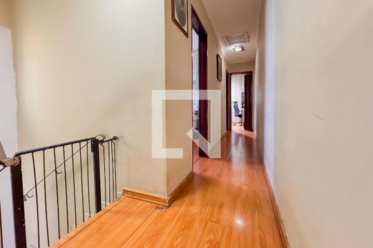 Corredor - Piso Superior de casa à venda com 4 quartos, 200m² em Vila Monumento, São Paulo