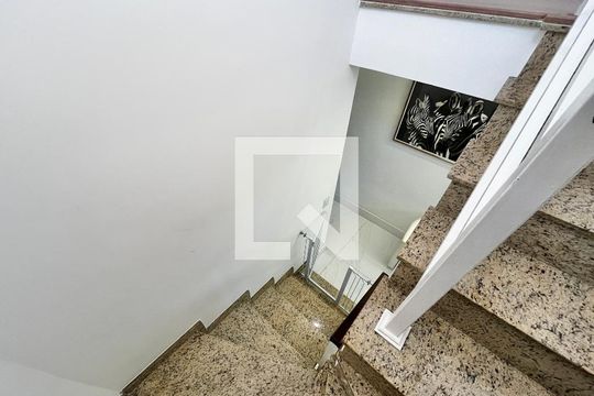 Escada de casa à venda com 3 quartos, 200m² em Casa Verde, São Paulo