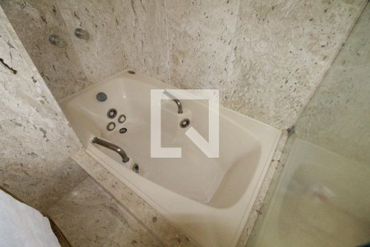 Banheiro da Suíte 1 de casa de condomínio para alugar com 4 quartos, 450m² em Jardim das Colinas, São José dos Campos