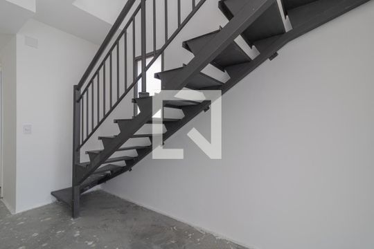 Escada de apartamento à venda com 1 quarto, 74m² em Indianópolis, São Paulo