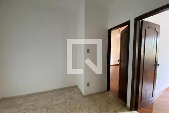 Corredor de casa à venda com 4 quartos, 284m² em Del Castilho, Rio de Janeiro