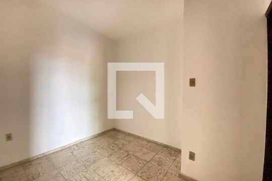 Corredor de casa à venda com 4 quartos, 284m² em Del Castilho, Rio de Janeiro