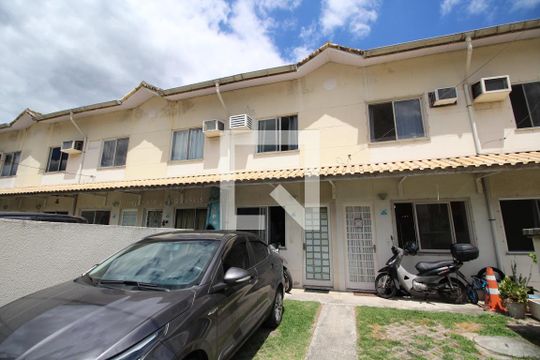 Fachada de casa de condomínio à venda com 2 quartos, 70m² em Taquara, Rio de Janeiro