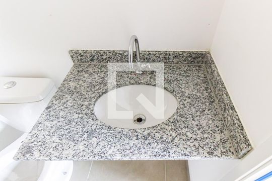 Banheiro de kitnet/studio para alugar com 1 quarto, 24m² em Belenzinho, São Paulo