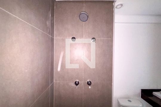 Banheiro de kitnet/studio à venda com 1 quarto, 33m² em Cerqueira César, São Paulo