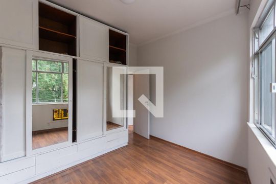 Quarto 2 de apartamento à venda com 3 quartos, 130m² em Grajaú, Rio de Janeiro
