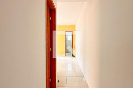 Corredor de casa para alugar com 2 quartos, 135m² em São João do Rio Vermelho, Florianópolis