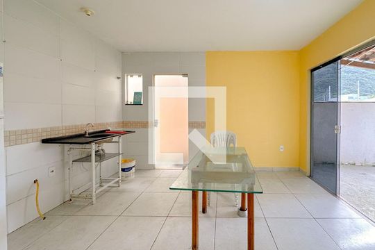 Sala/Cozinha de casa para alugar com 2 quartos, 135m² em São João do Rio Vermelho, Florianópolis